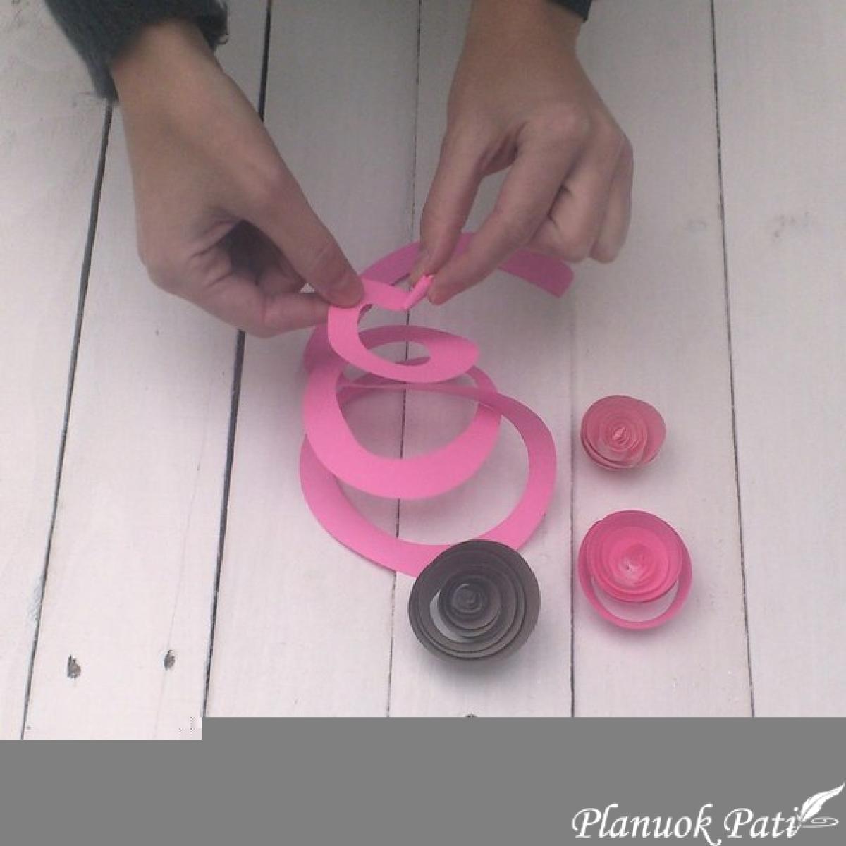 Dovanų dėžutės dekoras gėlytėmis