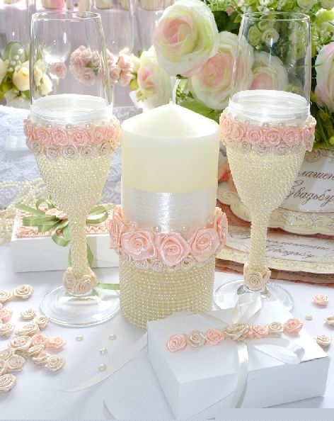 Jaunųjų taurių ir žvakės dekoras