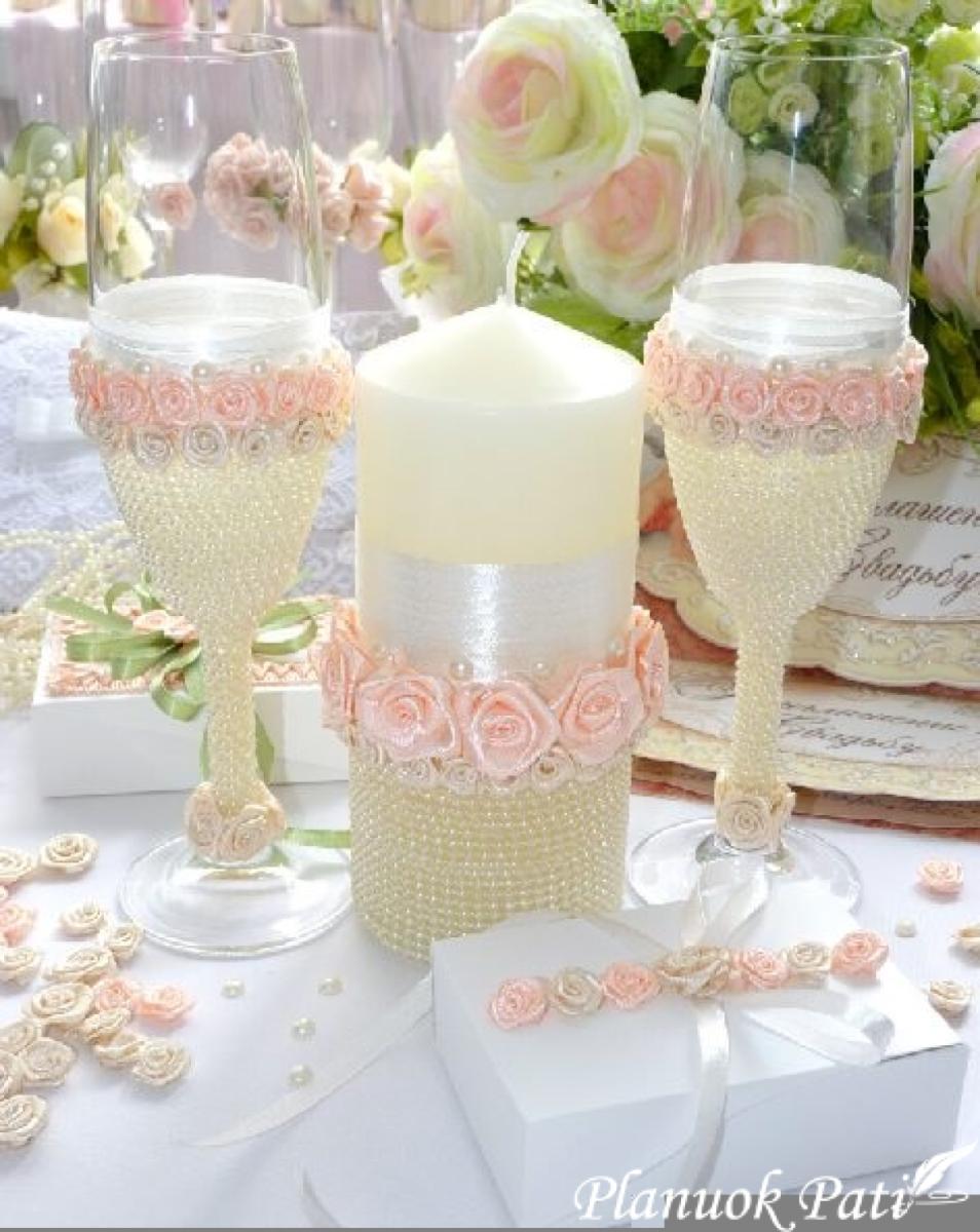 Jaunųjų taurių ir žvakės dekoras