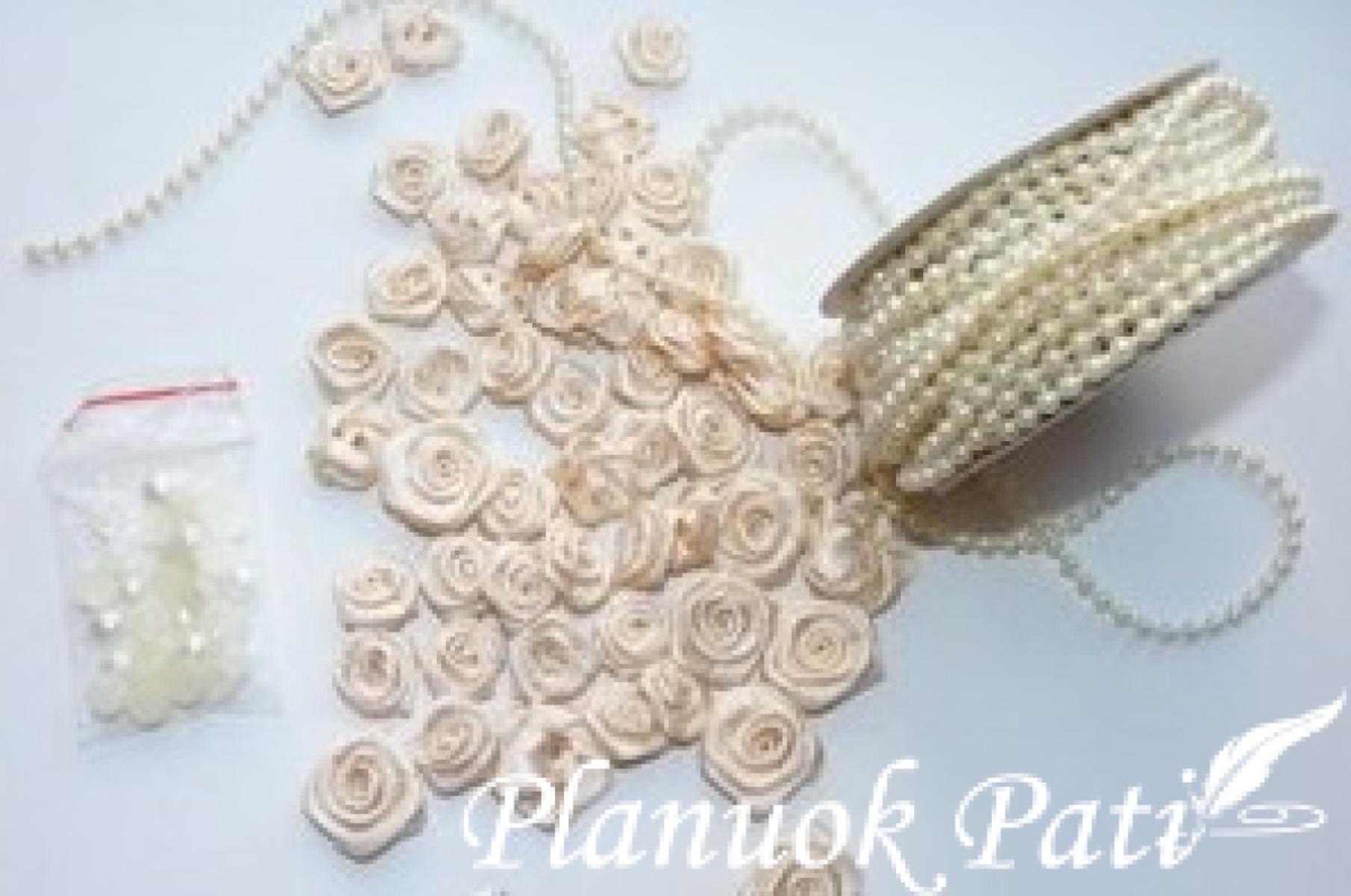 Jaunųjų taurių ir žvakės dekoras