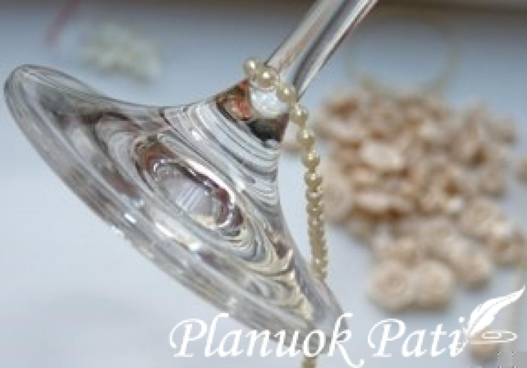 Jaunųjų taurių ir žvakės dekoras