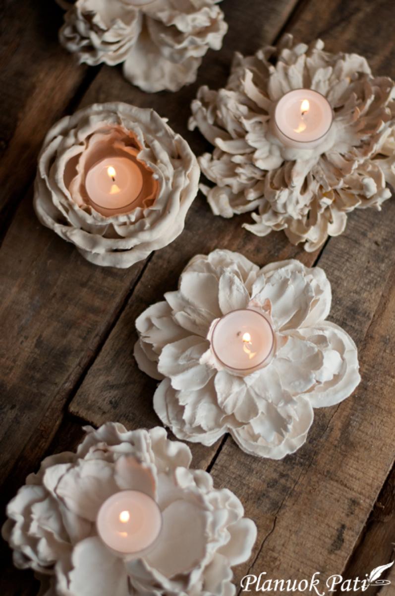 Žvakidė iš dirbtinės gėlės