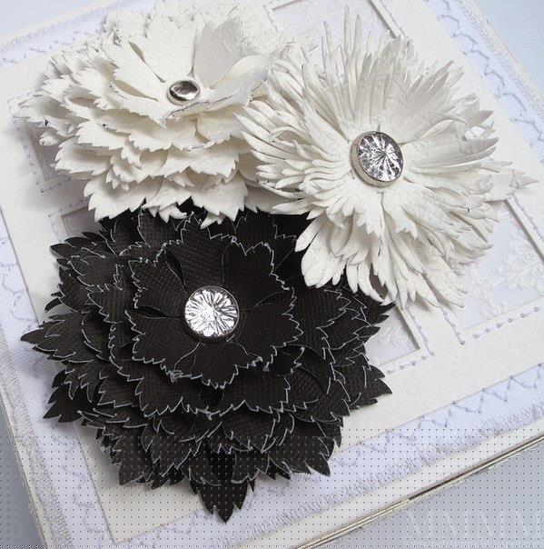 Gėlės iš popieriaus, odos ar kitos medžiagos