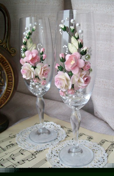 Šventinių taurių  dekoras