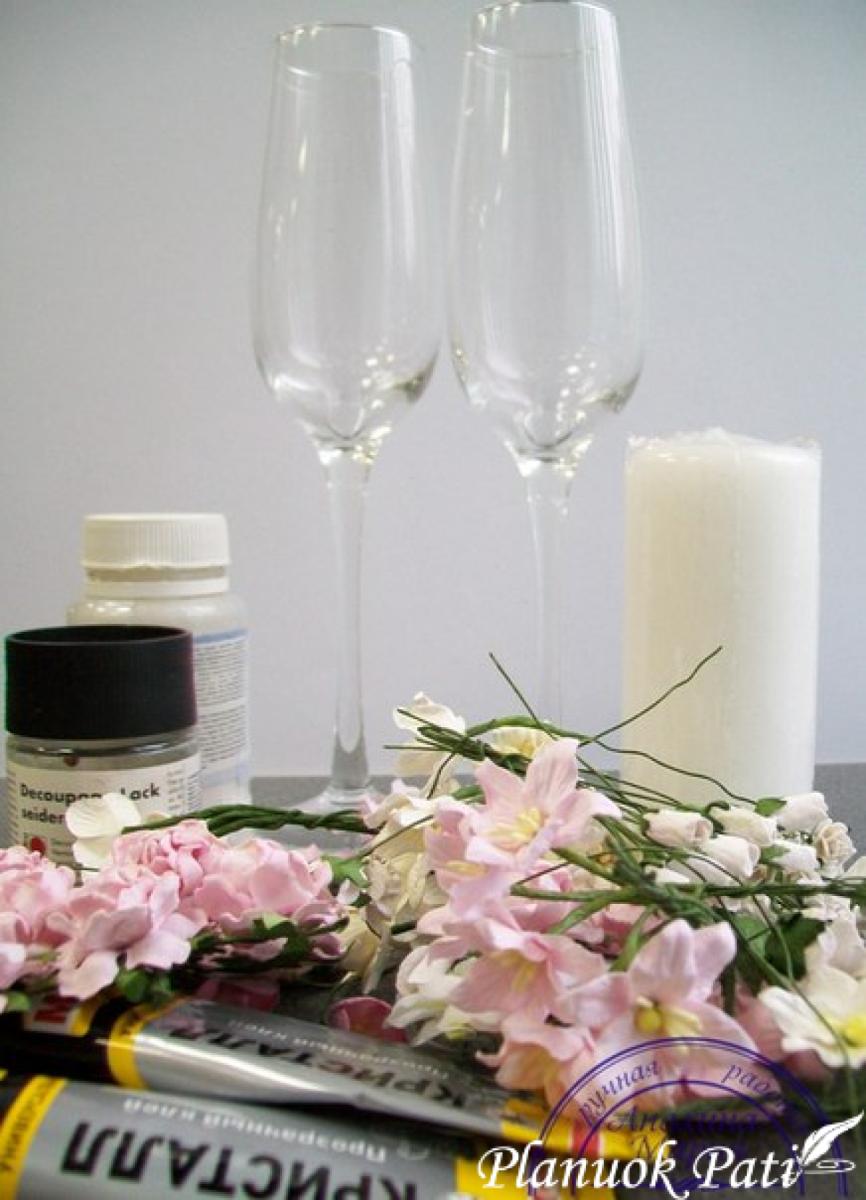 Šventinių taurių  dekoras