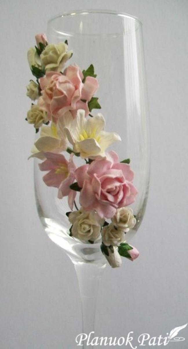 Šventinių taurių  dekoras