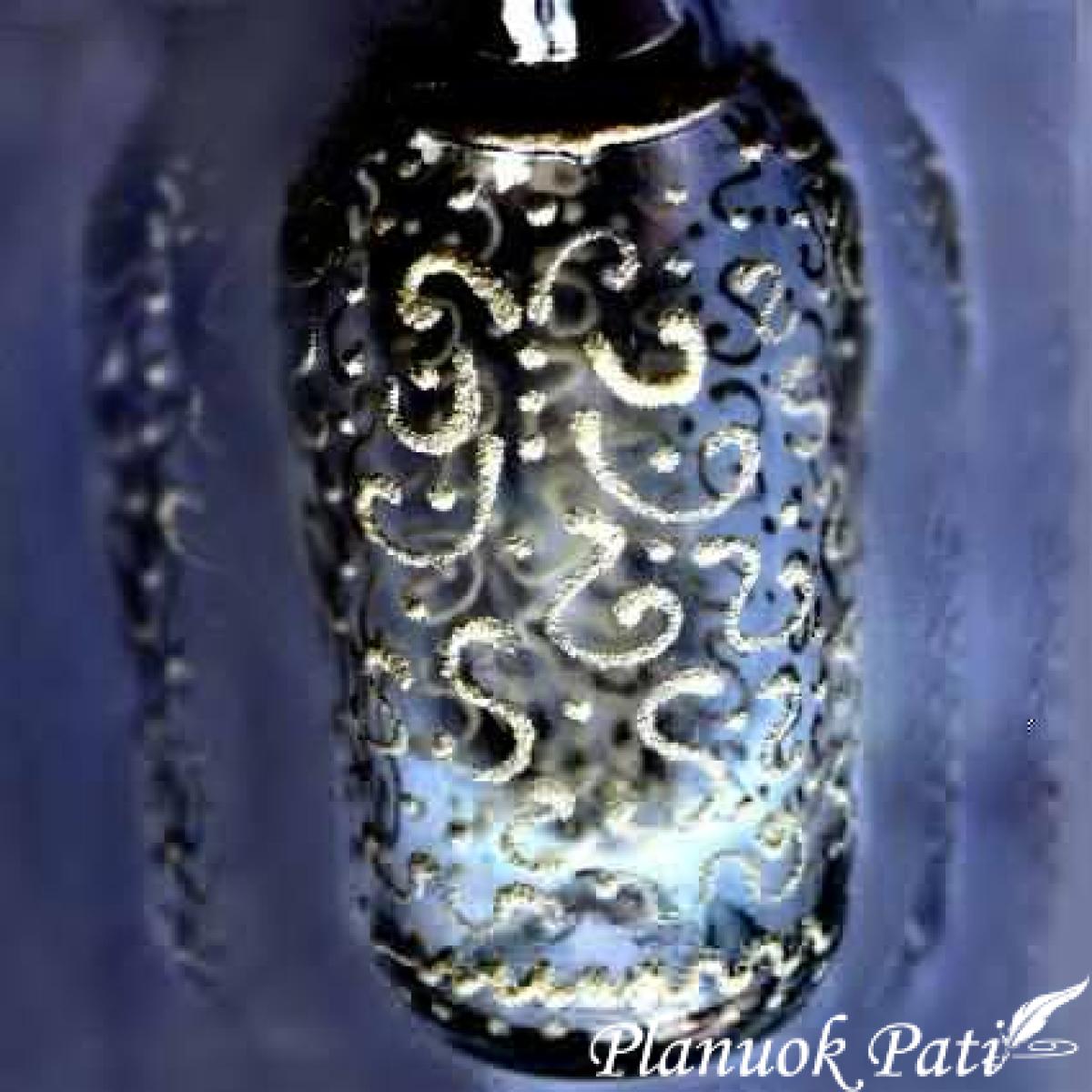 Buteliai, dekoruoti manų kruopomis