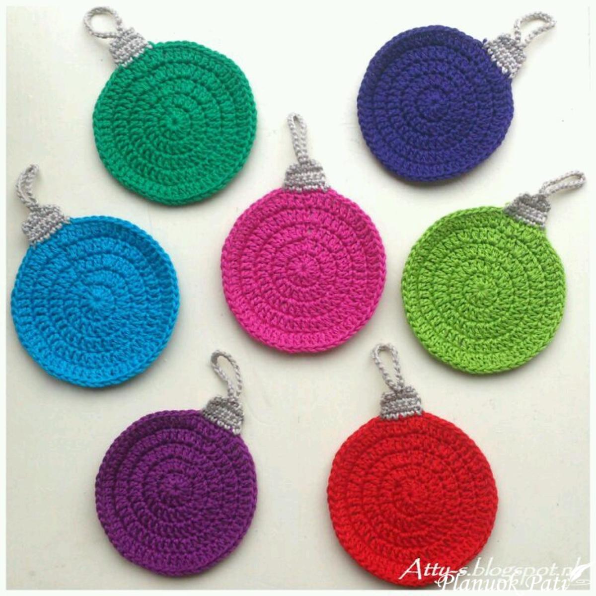 Kalėdiniai nerti žaisliukai