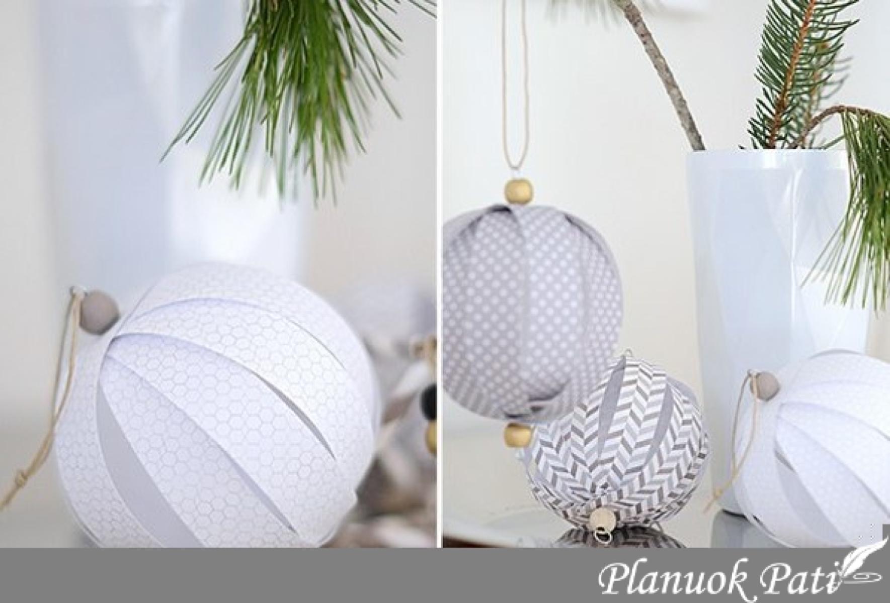 Žaisliukai eglutei iš popieriaus juostelių