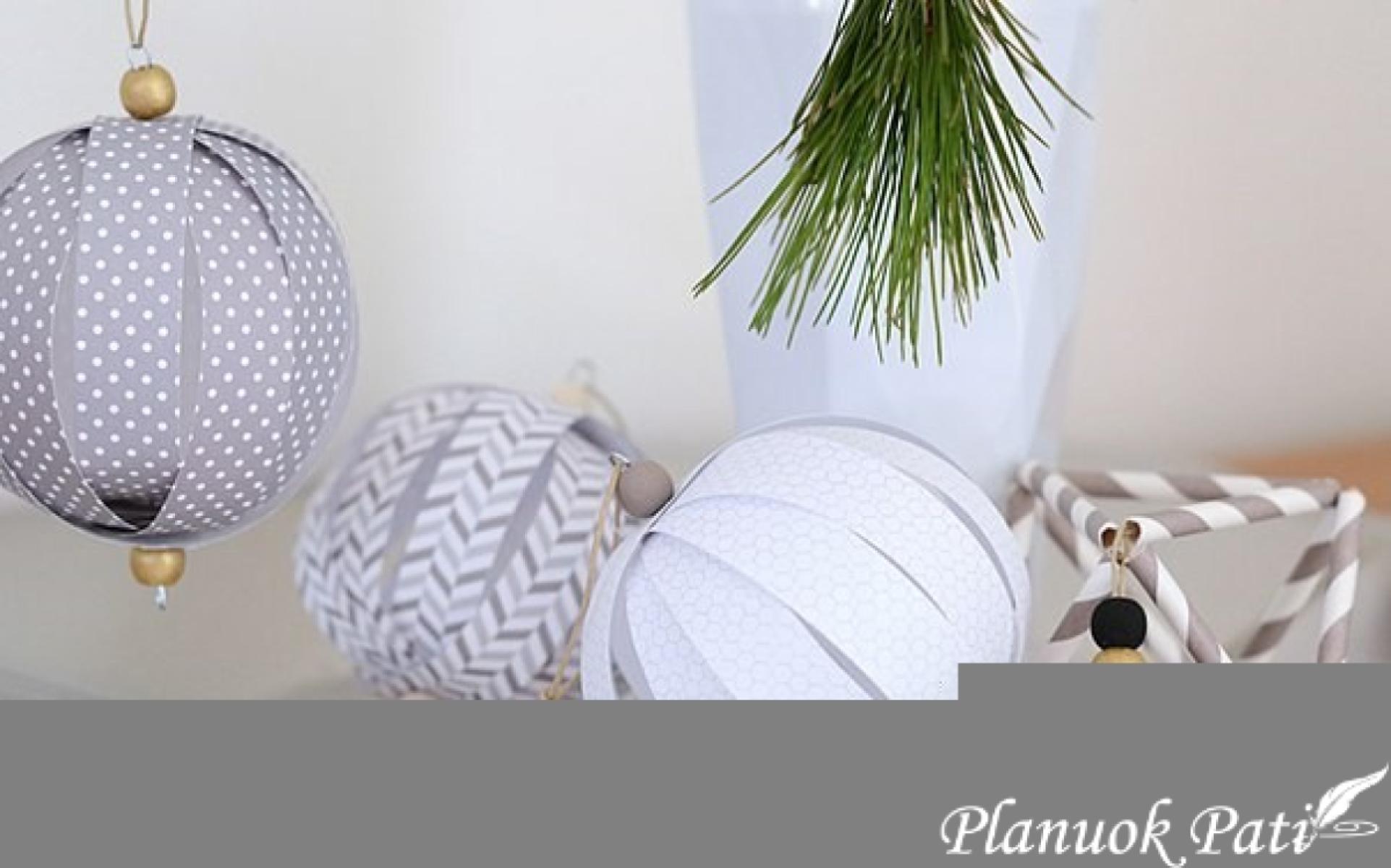 Žaisliukai eglutei iš popieriaus juostelių