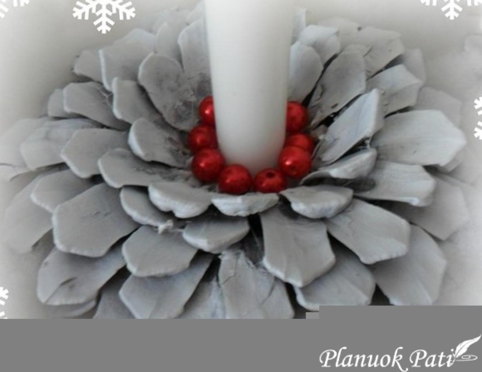 Žvakidė iš kankorėžių