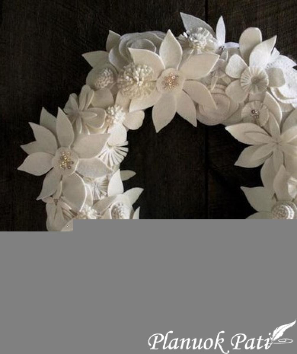 Kalėdinis vainikas iš veltinio