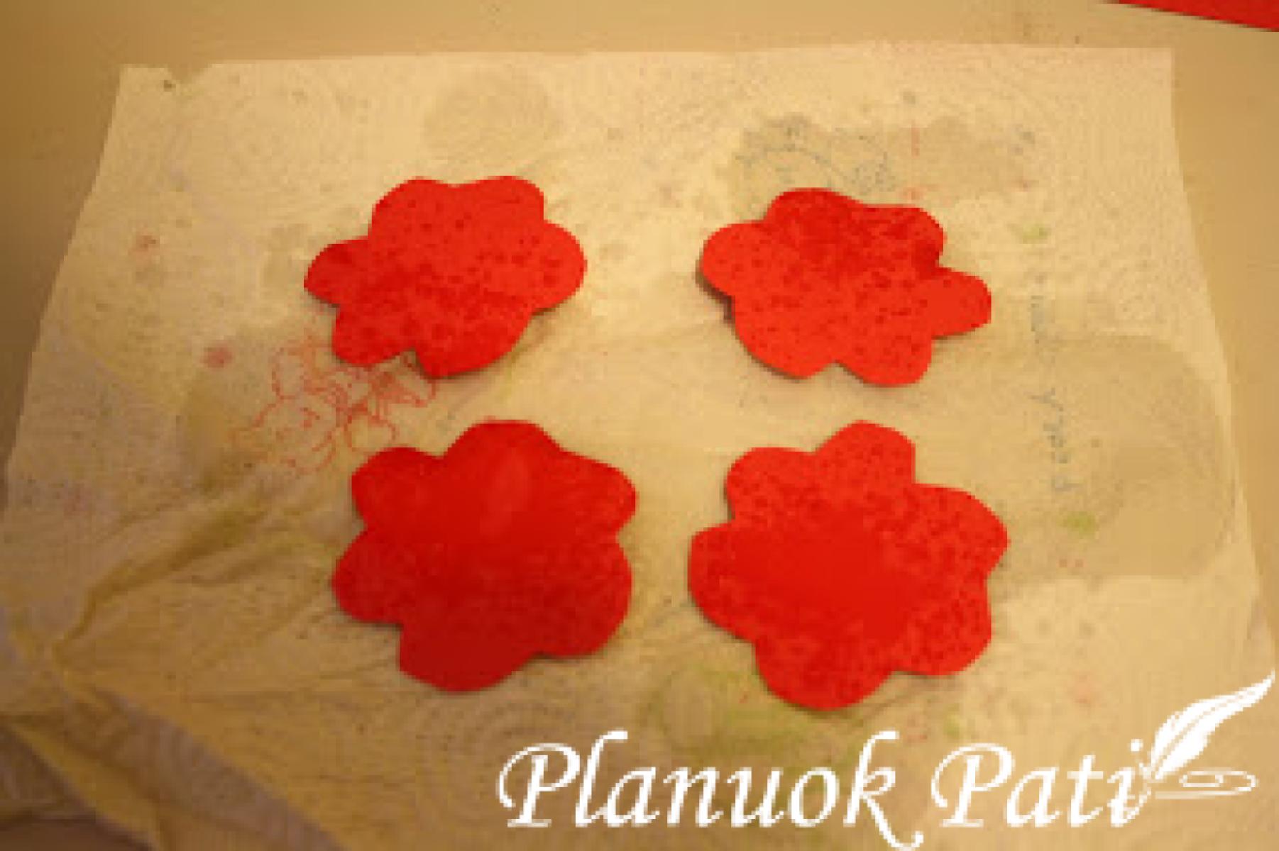 Popierinė gėlė glamžymo metodu