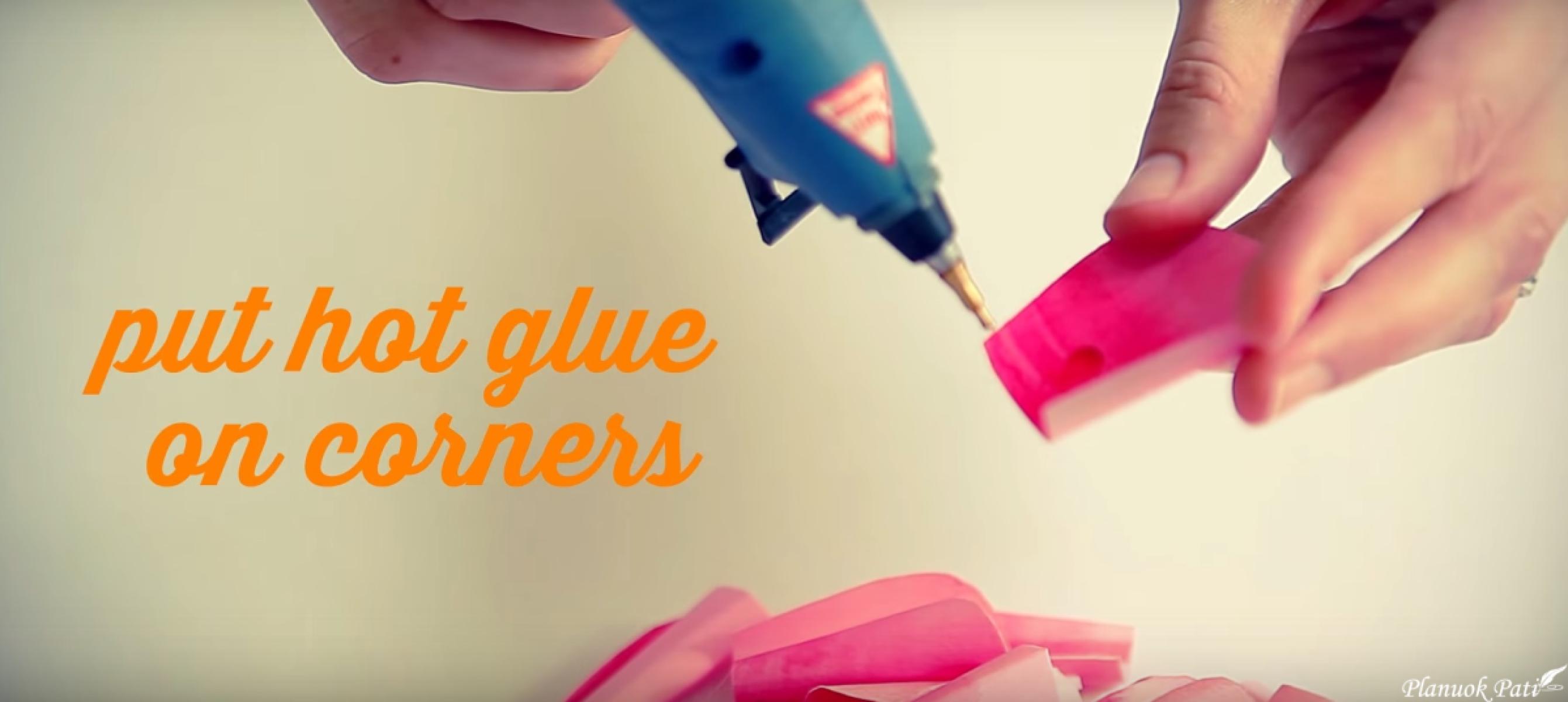 Popierinės gėlės žvakidei