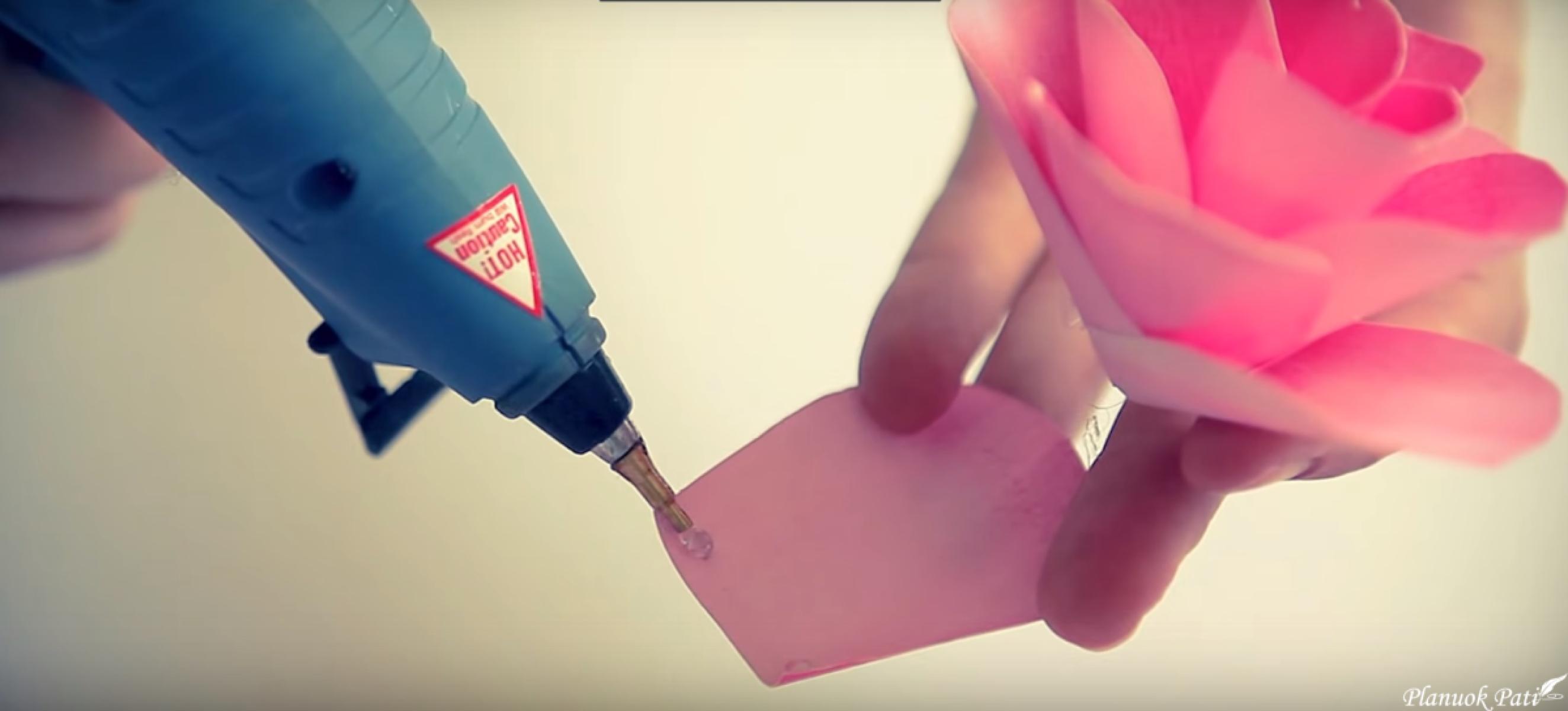 Popierinės gėlės žvakidei