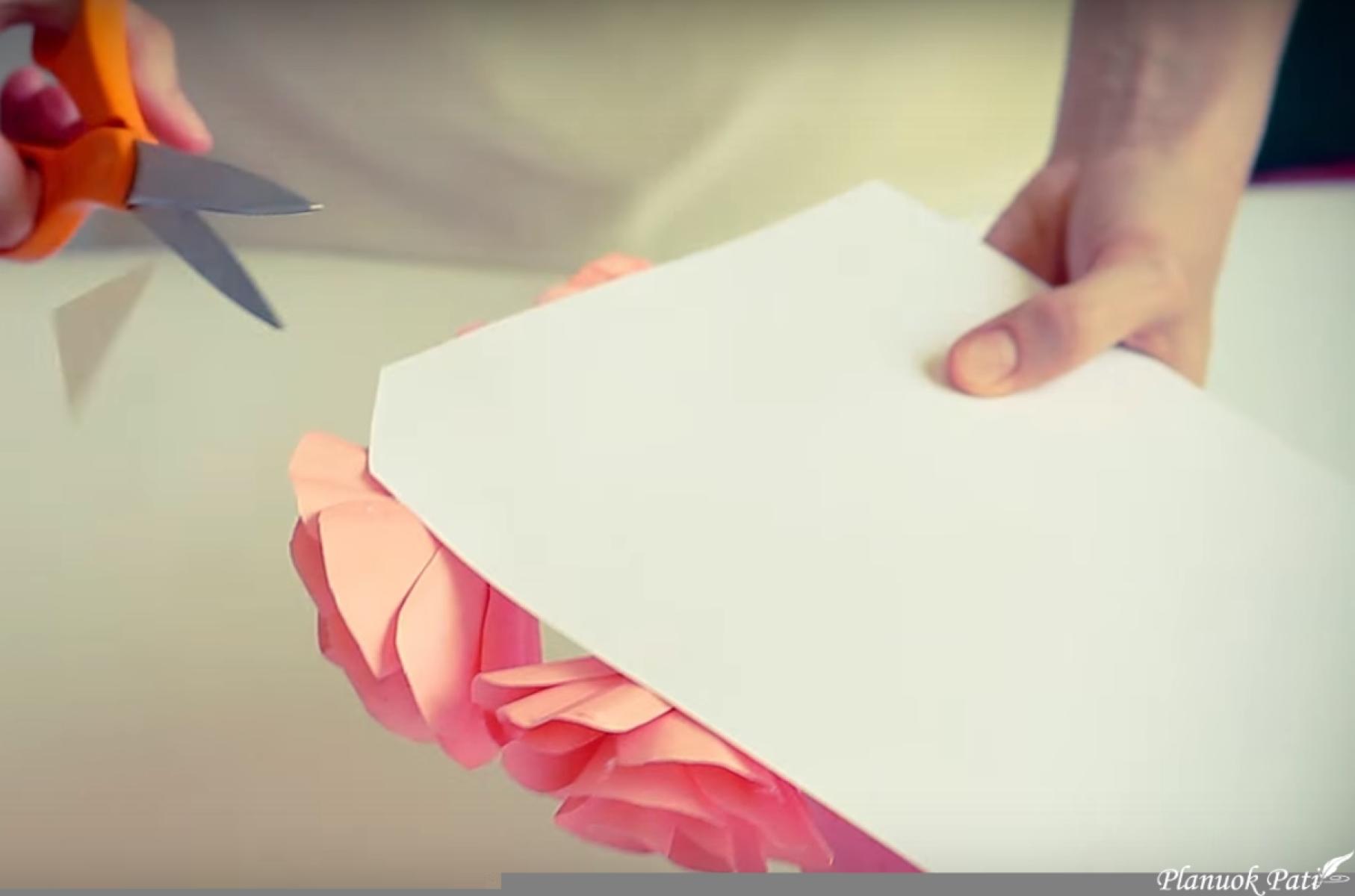 Popierinės gėlės žvakidei