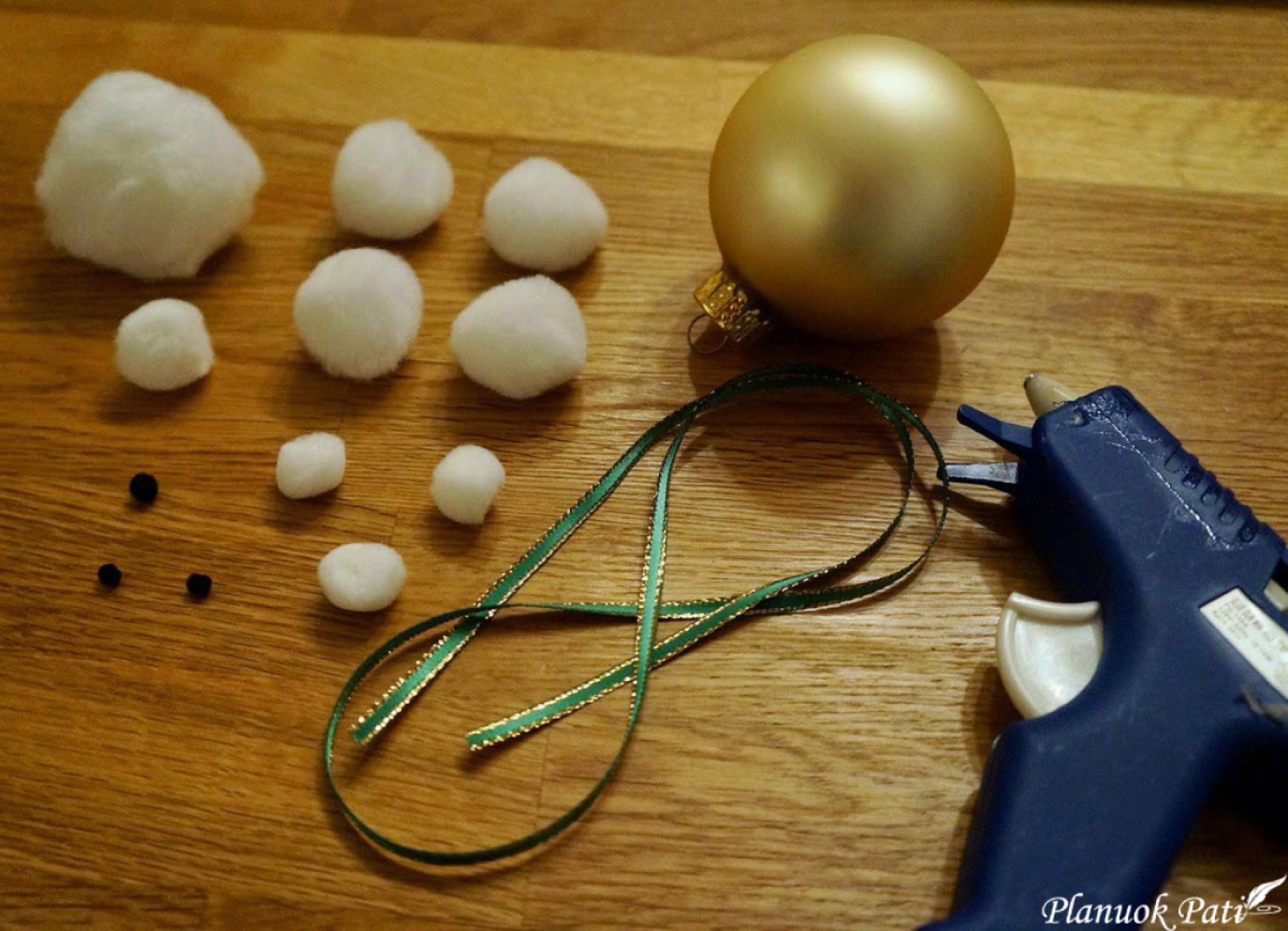 Kalėdinis žaisliukas - meškutis