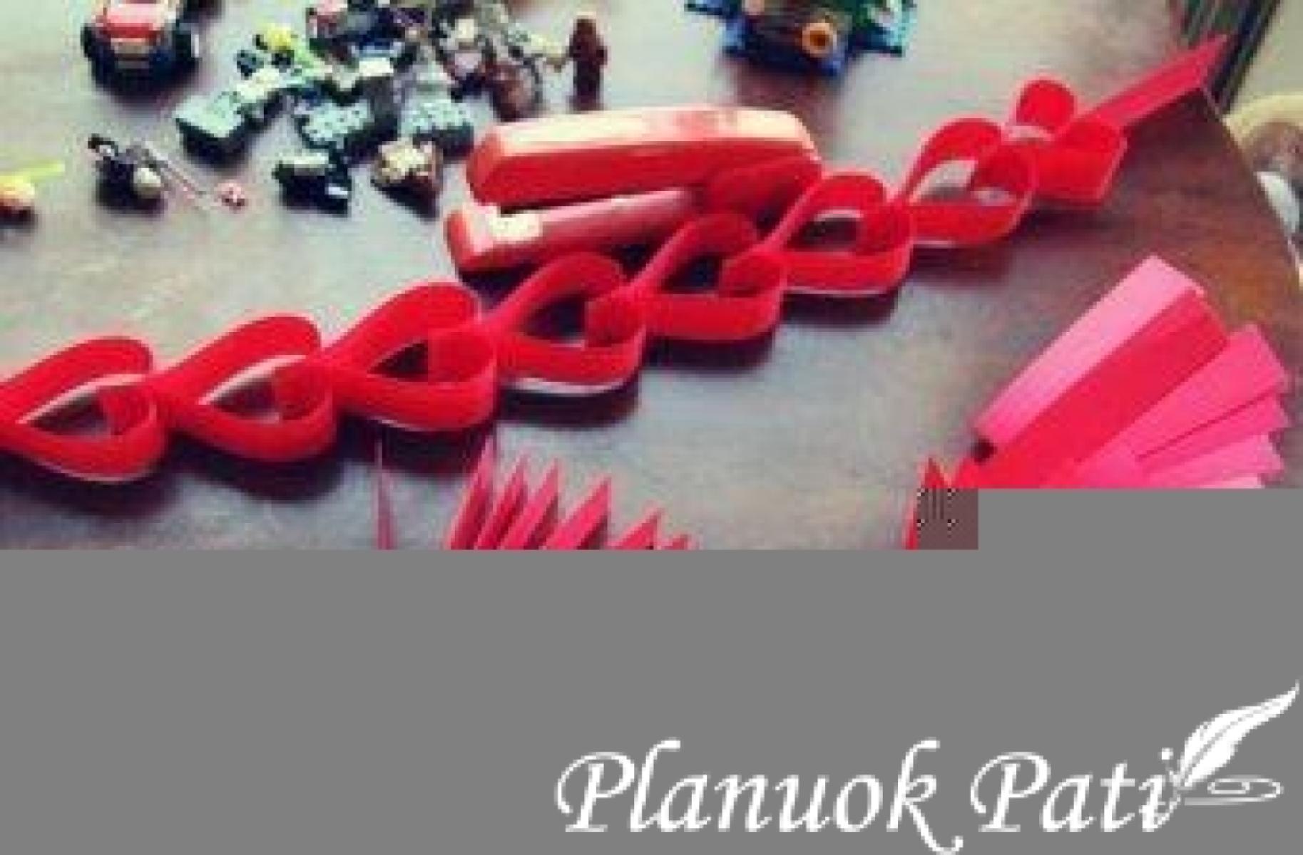 Širdelių girlianda, kuriai net klijų nereikia