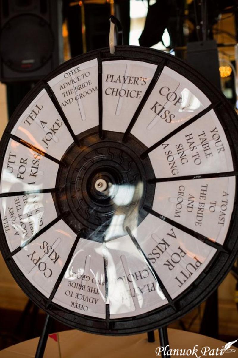 Netradiciniai jaunųjų bučinio variantai