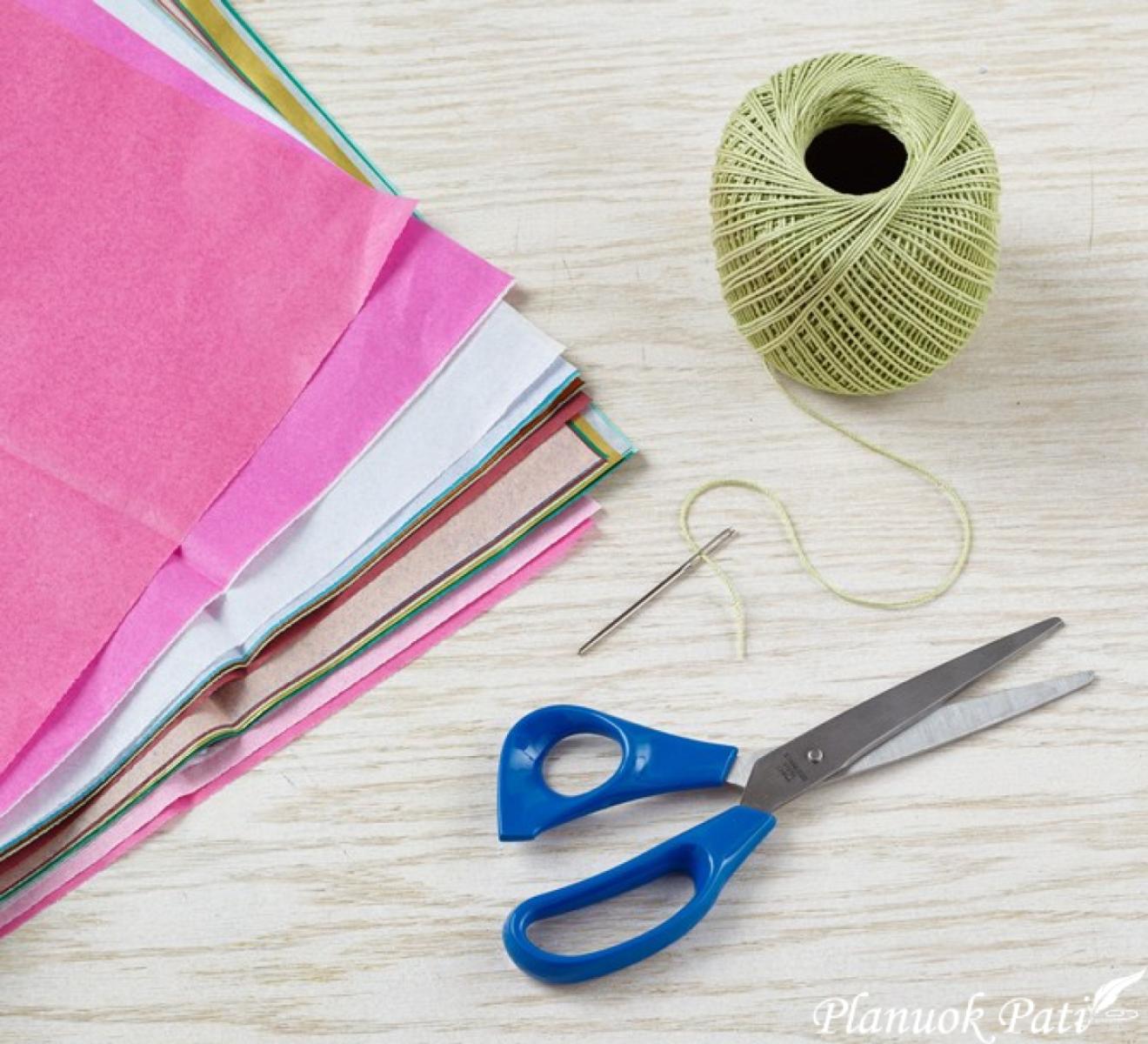 Dekoracija iš popierinių servetėlių - žiedlapiai