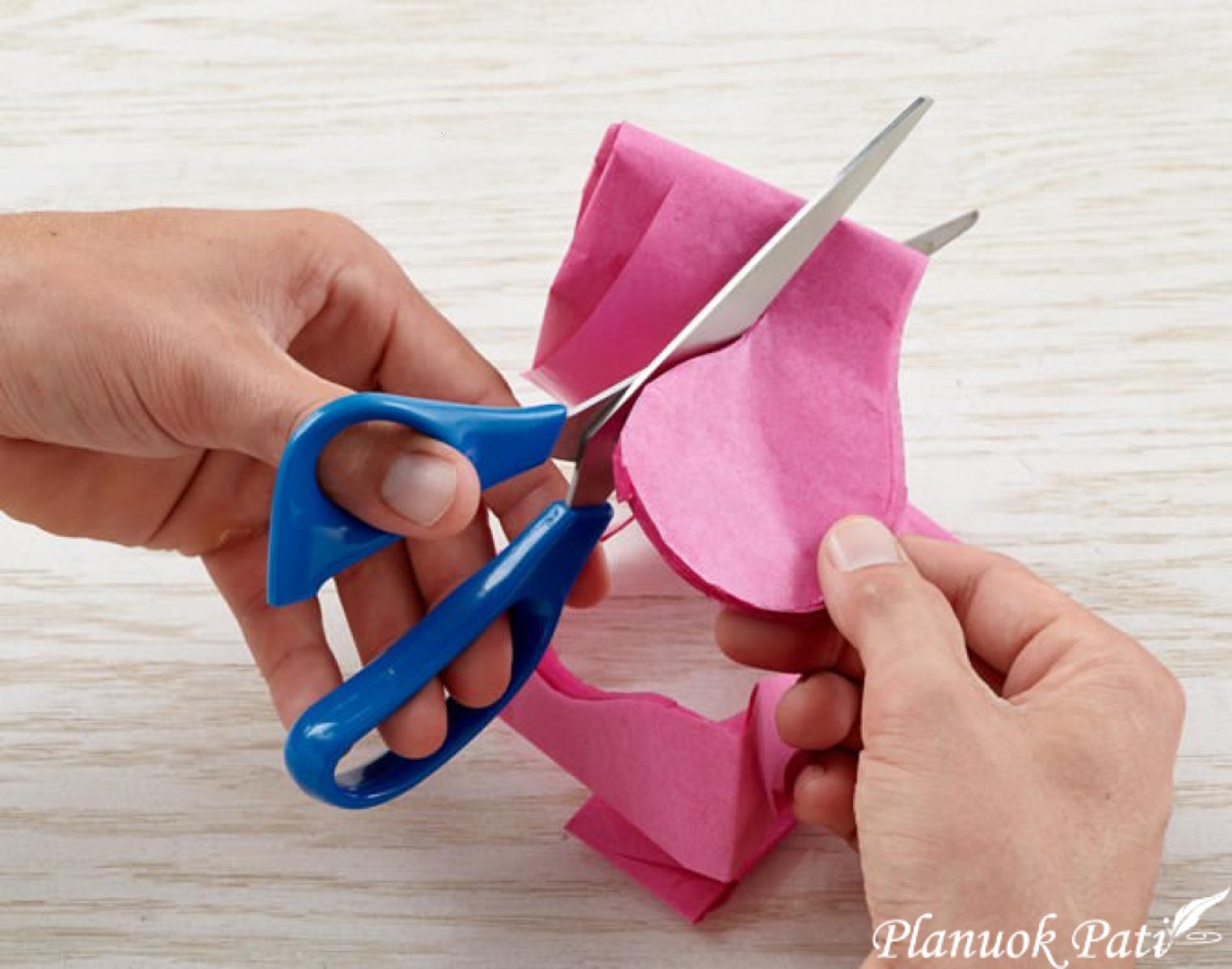 Dekoracija iš popierinių servetėlių - žiedlapiai