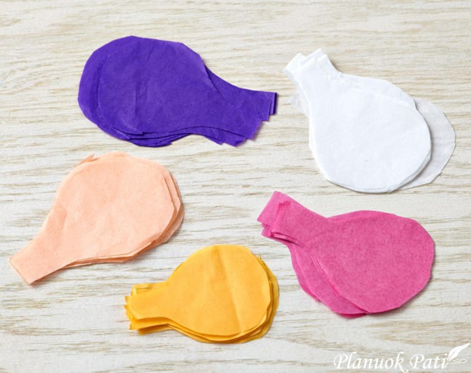 Dekoracija iš popierinių servetėlių - žiedlapiai