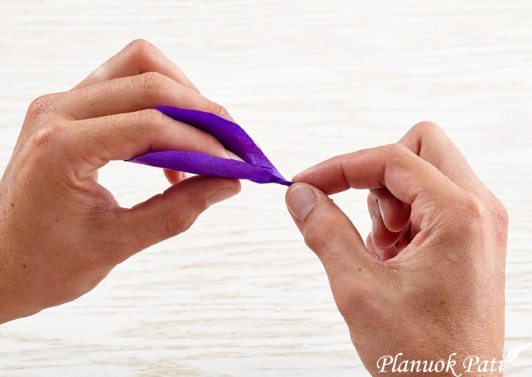 Dekoracija iš popierinių servetėlių - žiedlapiai