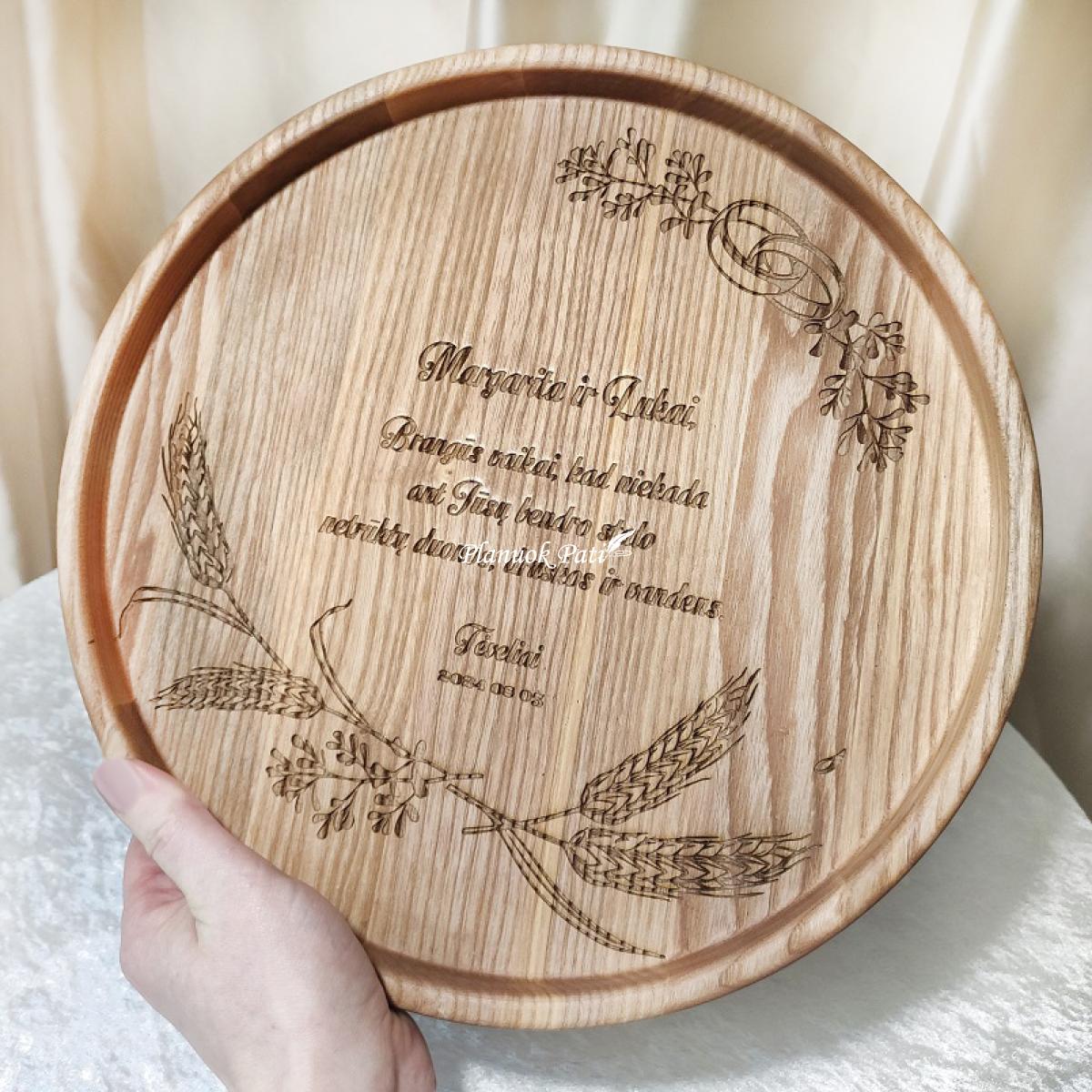 Komplektas graviruotas padėklas ir druskos indelis jaunųjų sutikimui