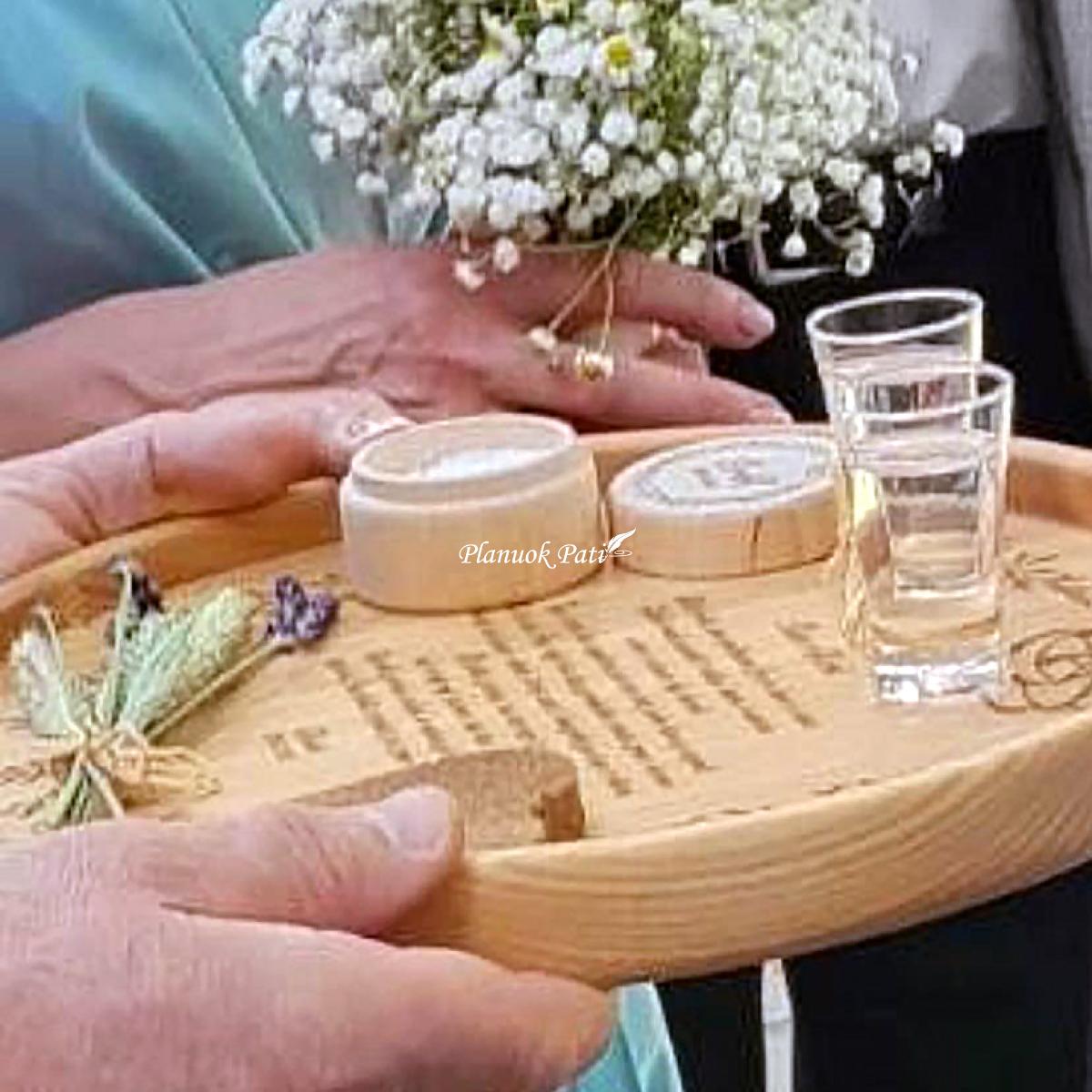 Komplektas graviruotas padėklas ir druskos indelis jaunųjų sutikimui