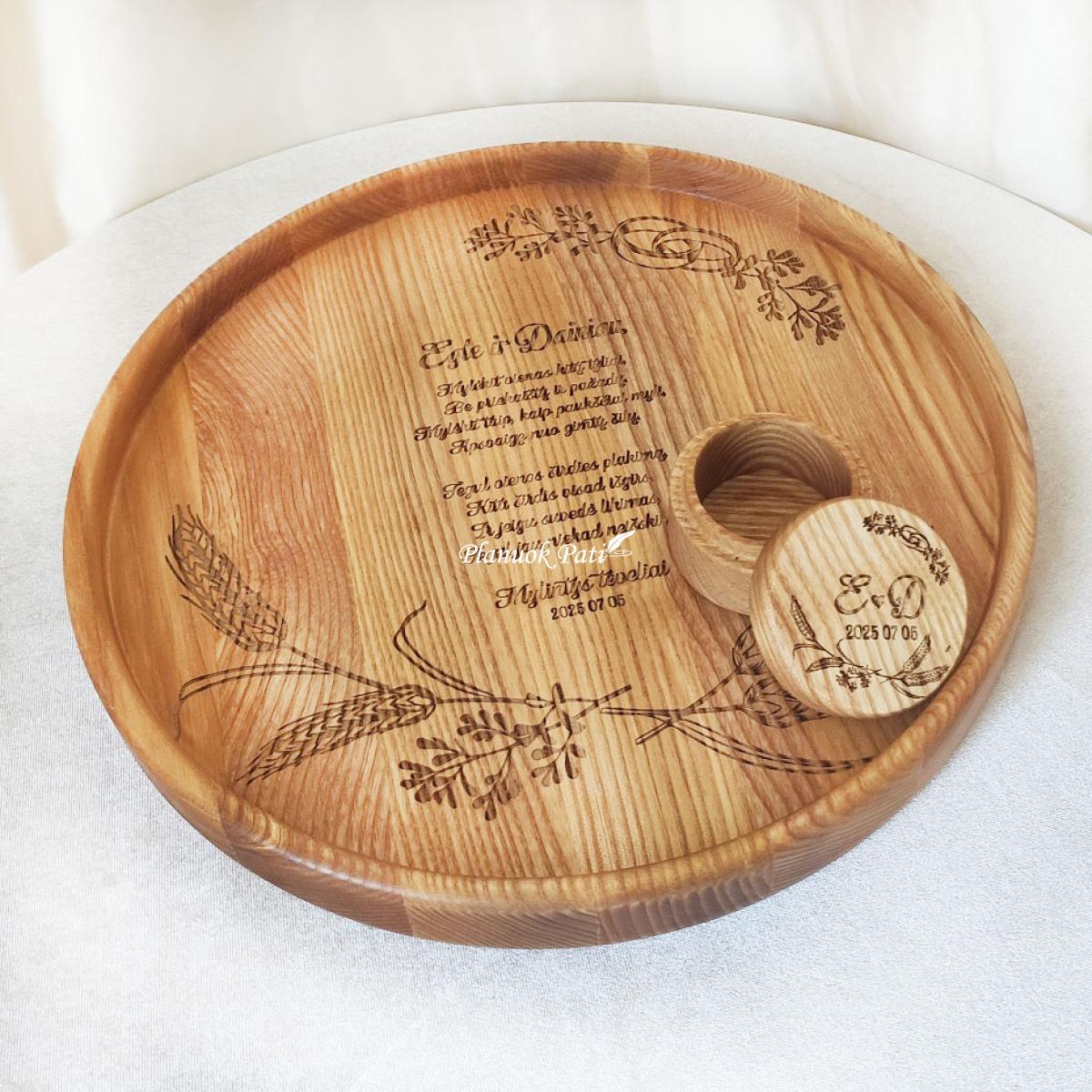 Komplektas graviruotas padėklas ir druskos indelis jaunųjų sutikimui