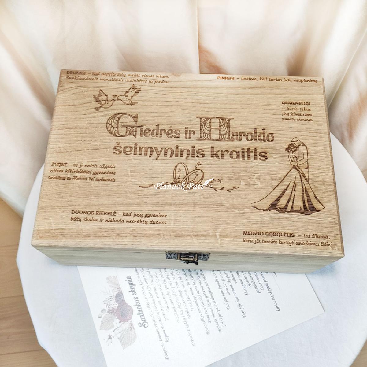 Ąžuolinė jaunųjų kraičio skrynia