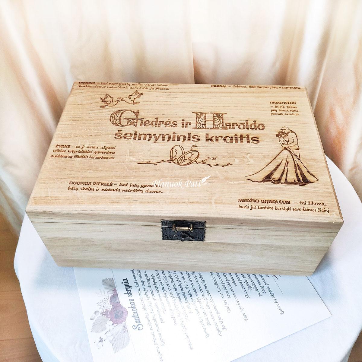 Ąžuolinė jaunųjų kraičio skrynia