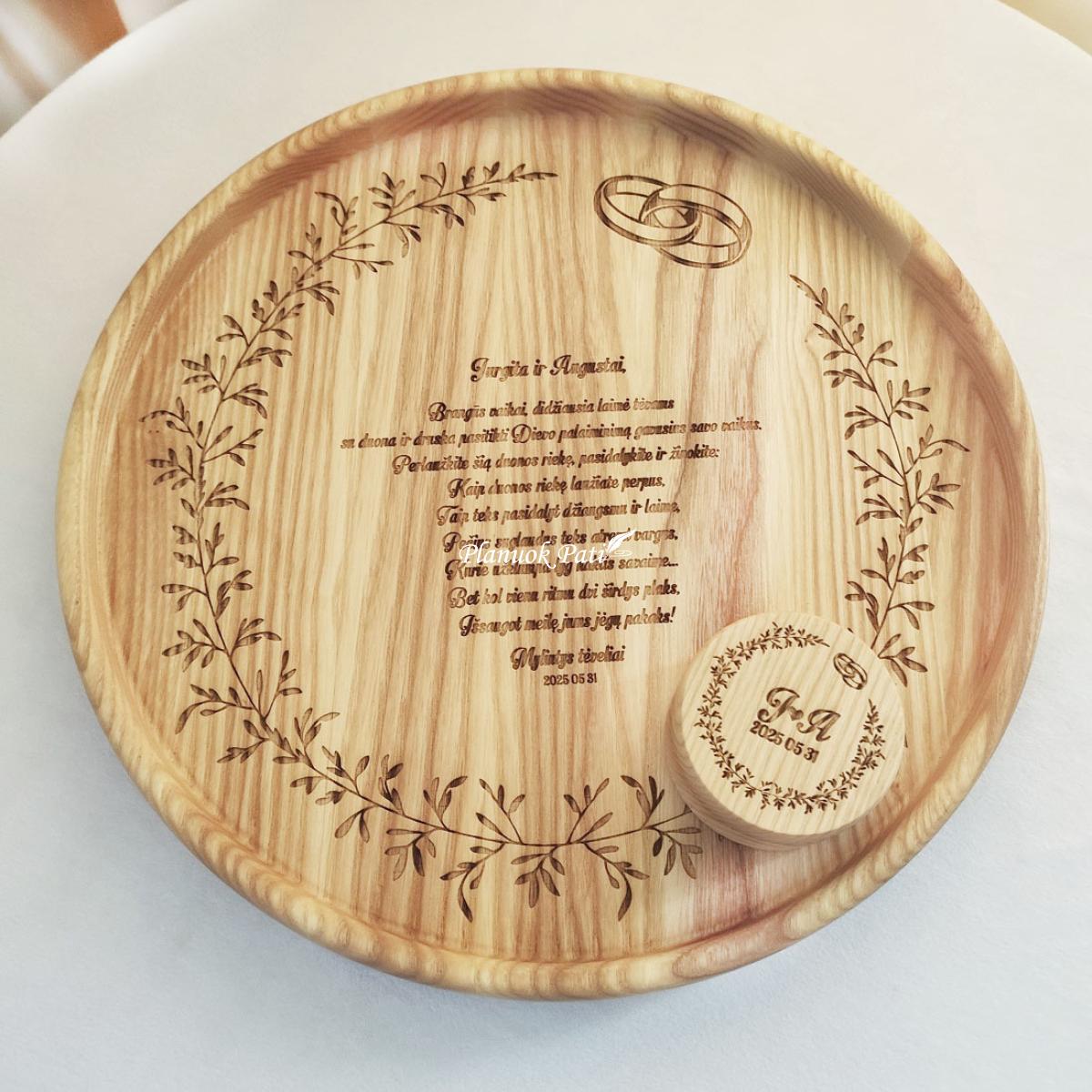 Komplektas graviruotas padėklas ir druskos indelis jaunųjų sutikimui