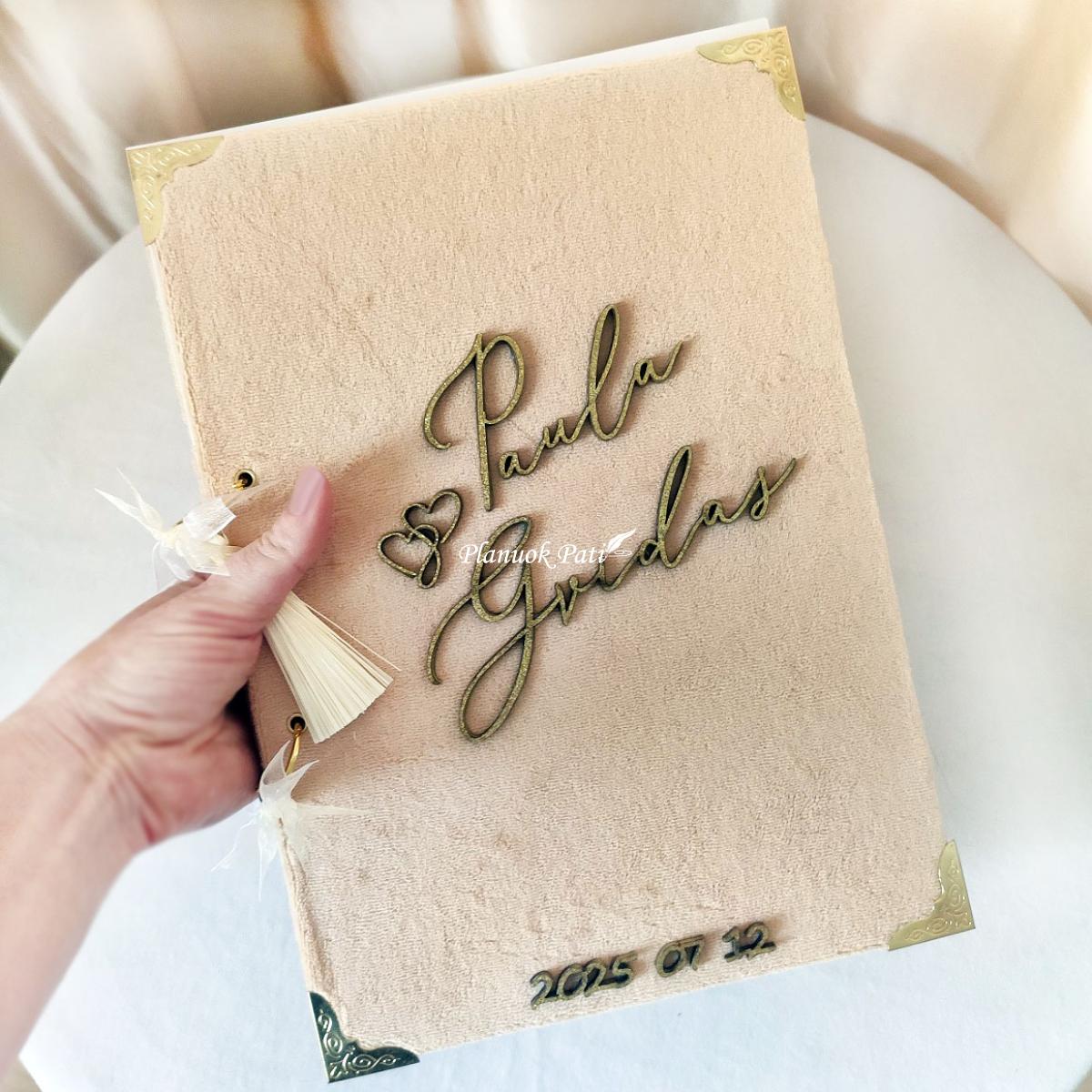 Prabangus segtuvas santuokos dokumentui