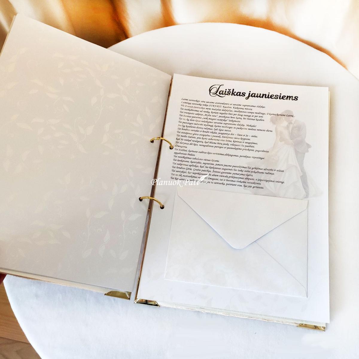 Prabangus segtuvas santuokos dokumentui