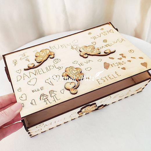 Dėžutė mokytojai su vaikų rašytais užrašais