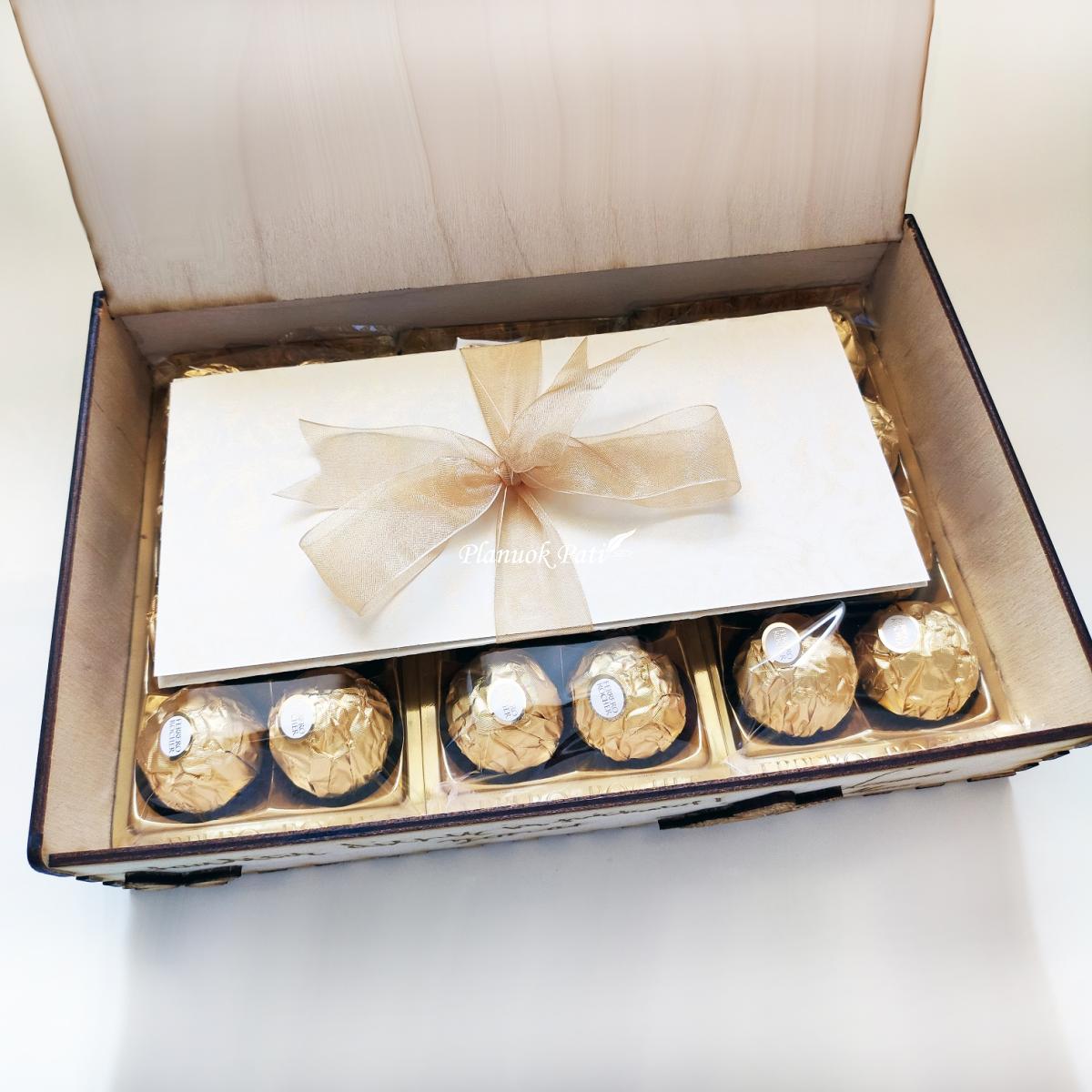 Dėžutė mokytojai su vaikų rašytais užrašais