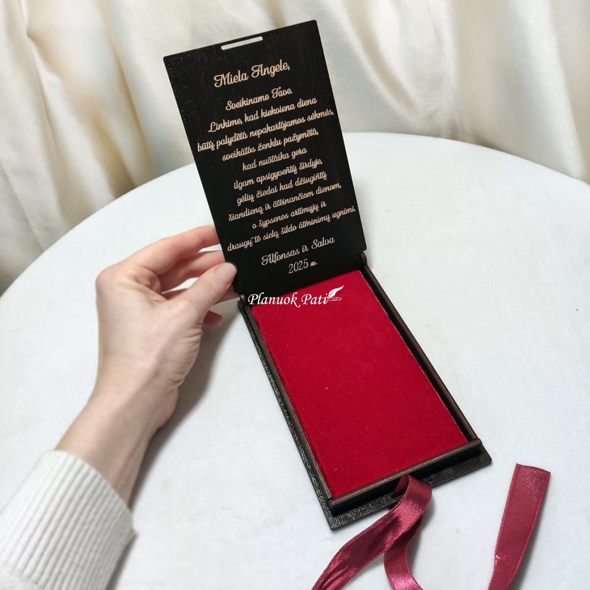 Jubiliejaus piniginei dovanai įteikti