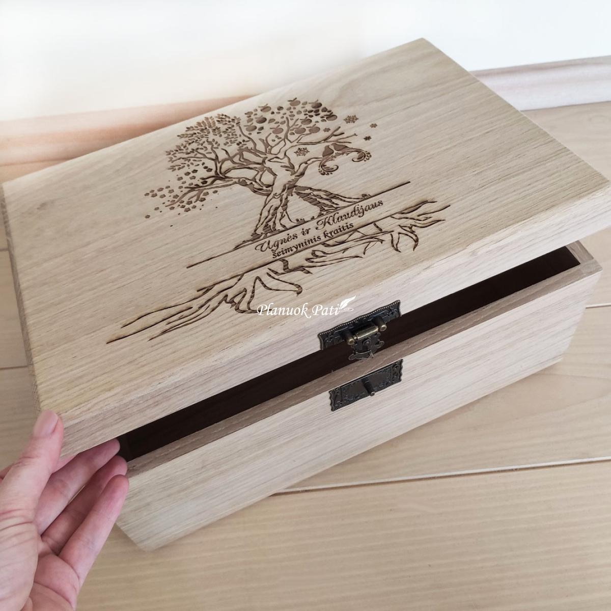 Ąžuolinė jaunųjų kraičio skrynia