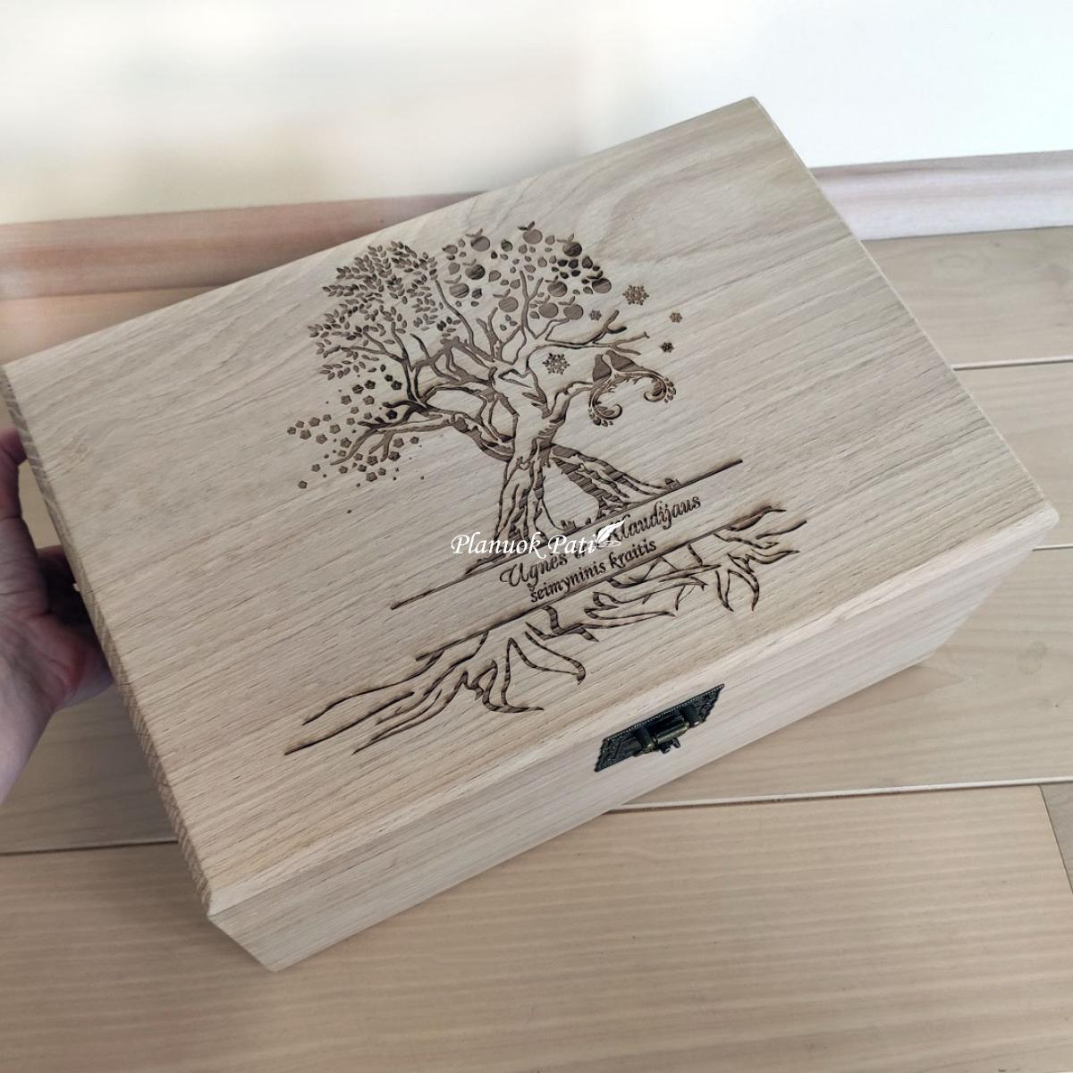 Ąžuolinė jaunųjų kraičio skrynia