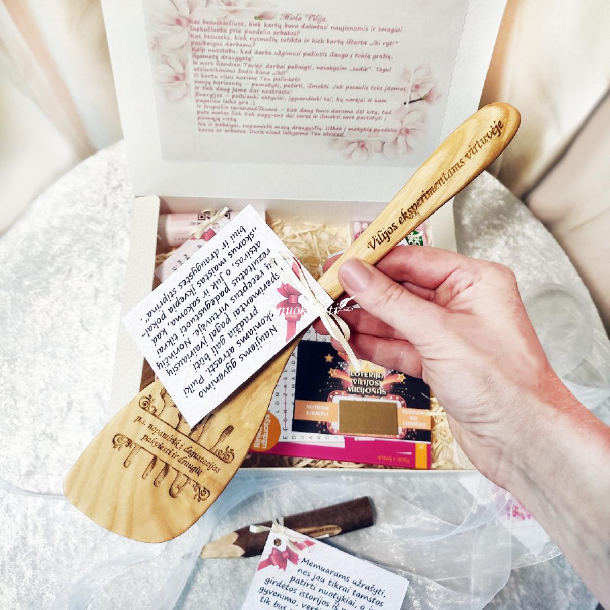 Rinkinukas su linksmomis dovanėlėmis