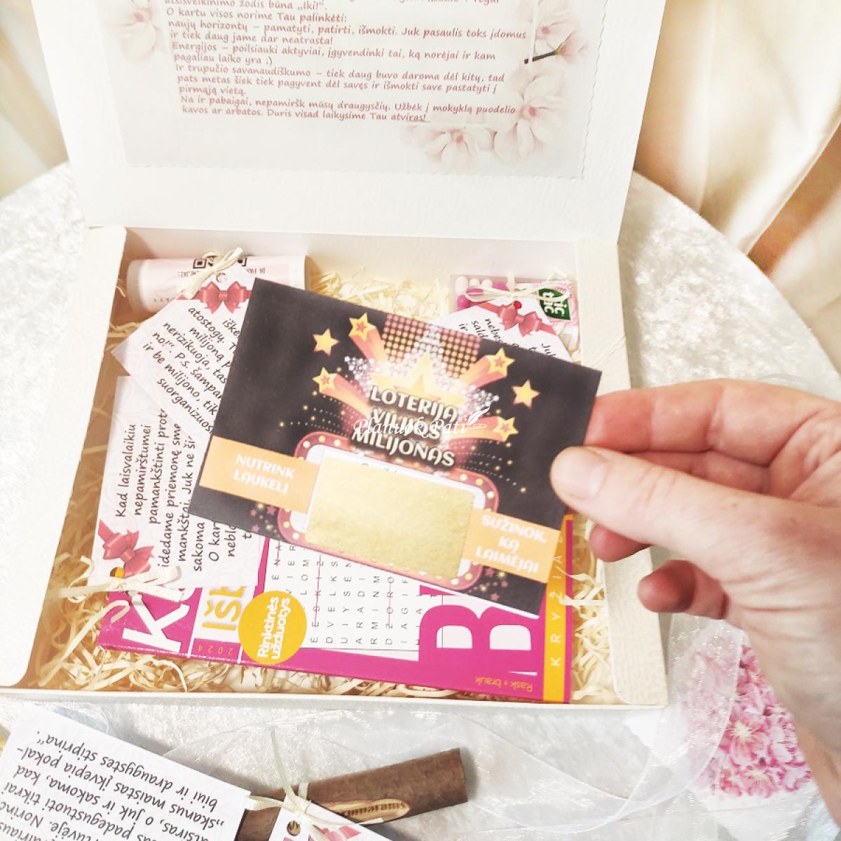 Rinkinukas su linksmomis dovanėlėmis