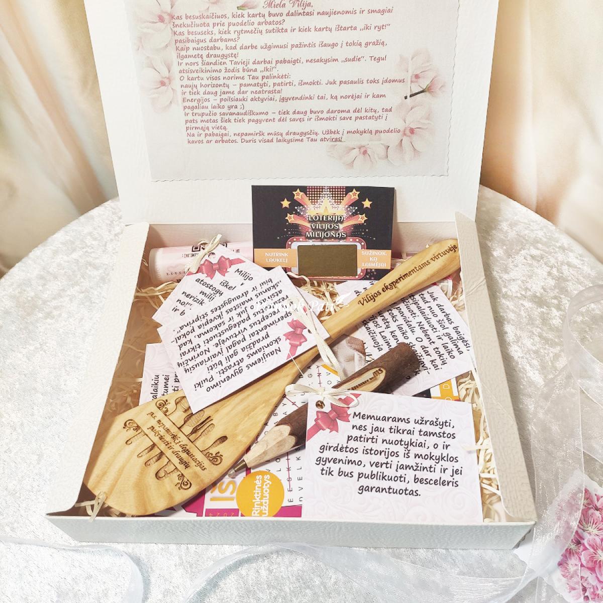 Rinkinukas su linksmomis dovanėlėmis