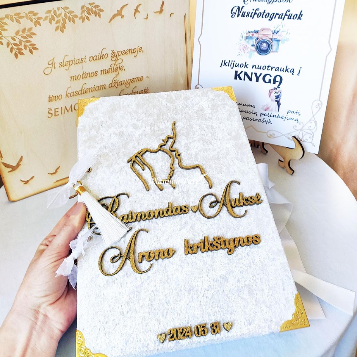 Svečių palinkėjimų albumas Mes trise