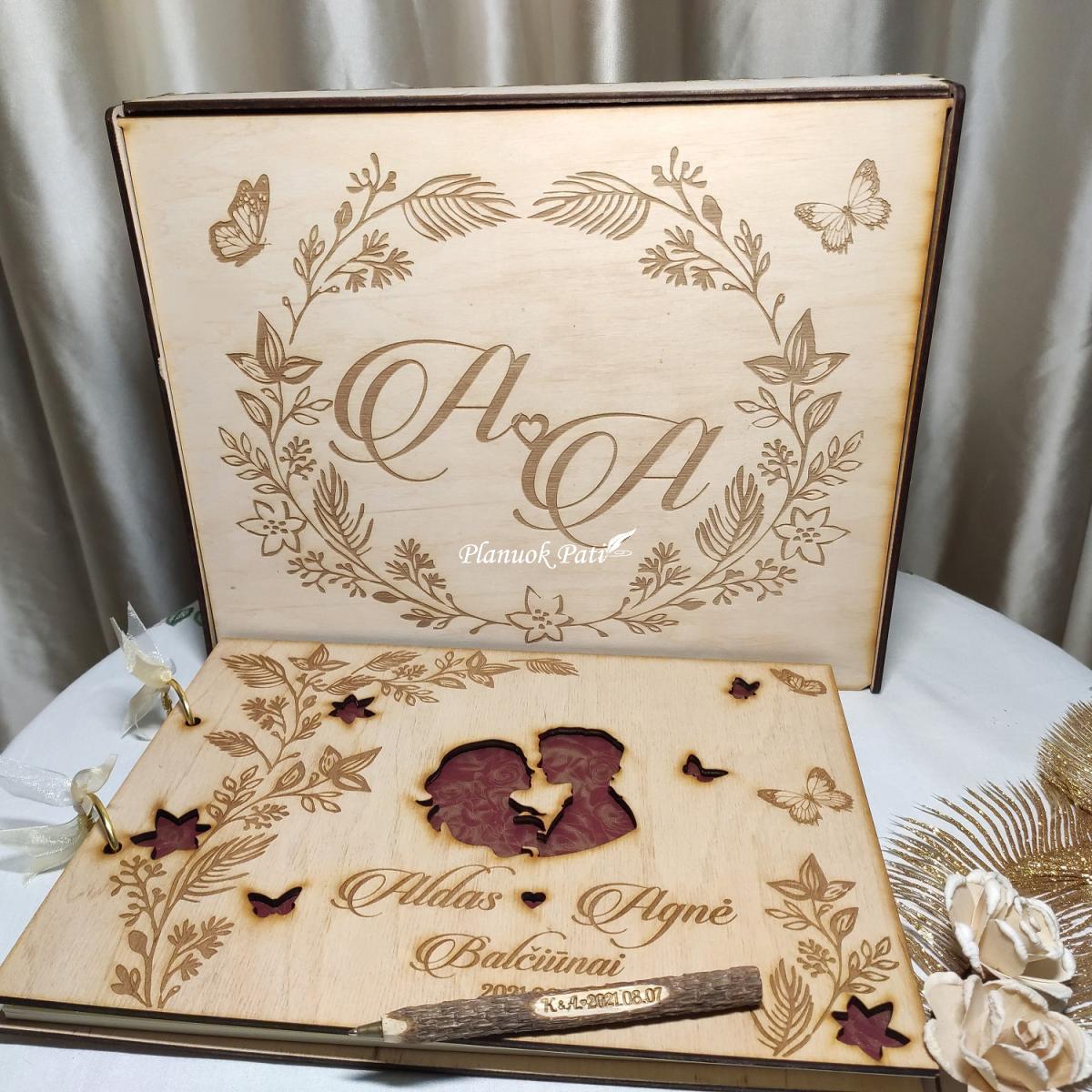 Svečių palinkėjimų knyga A4 formato (horizontali)