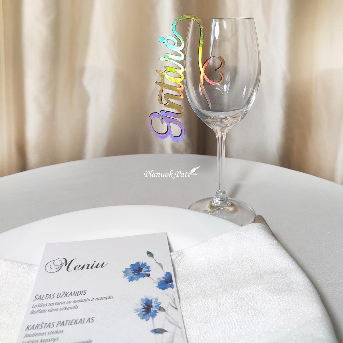 Vardo kortelė taurės pakabukas