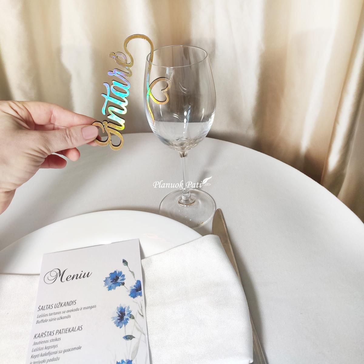 Vardo kortelė taurės pakabukas