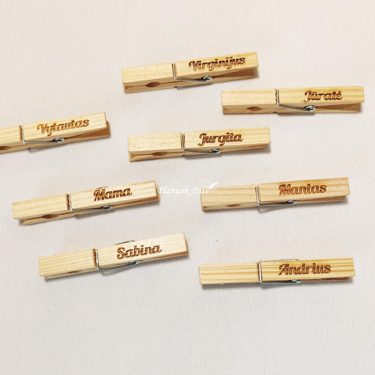 Vardo kortelė - segtukas