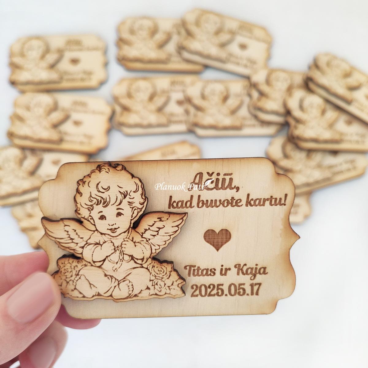Individualaus dizaino padėkos dovanėlė-magnetukas krikštynų svečiams