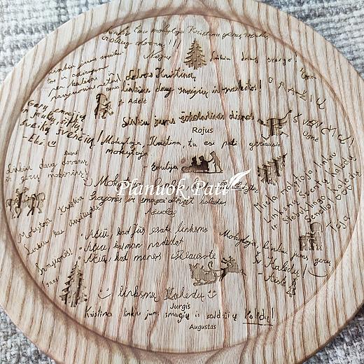Medžio masyvo padėklas su vaikų sveikinimais